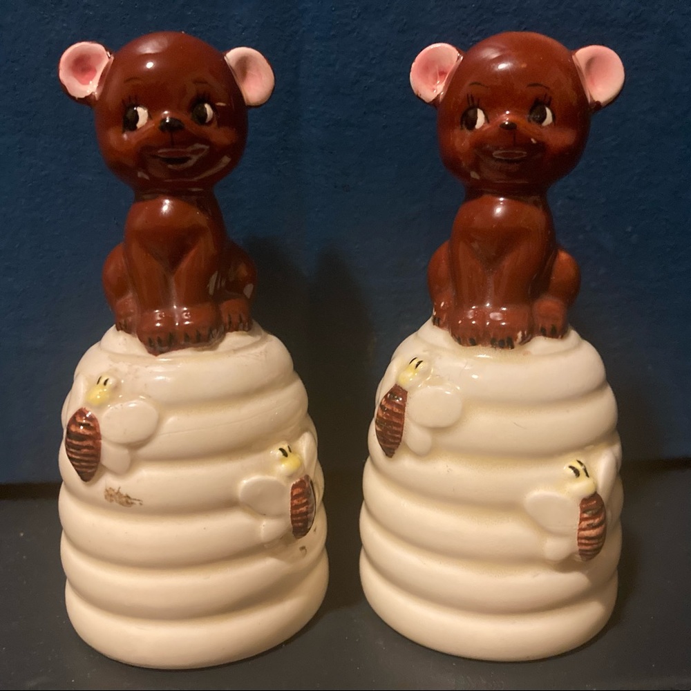 Salt & Pepper Shaker.  Vintage.